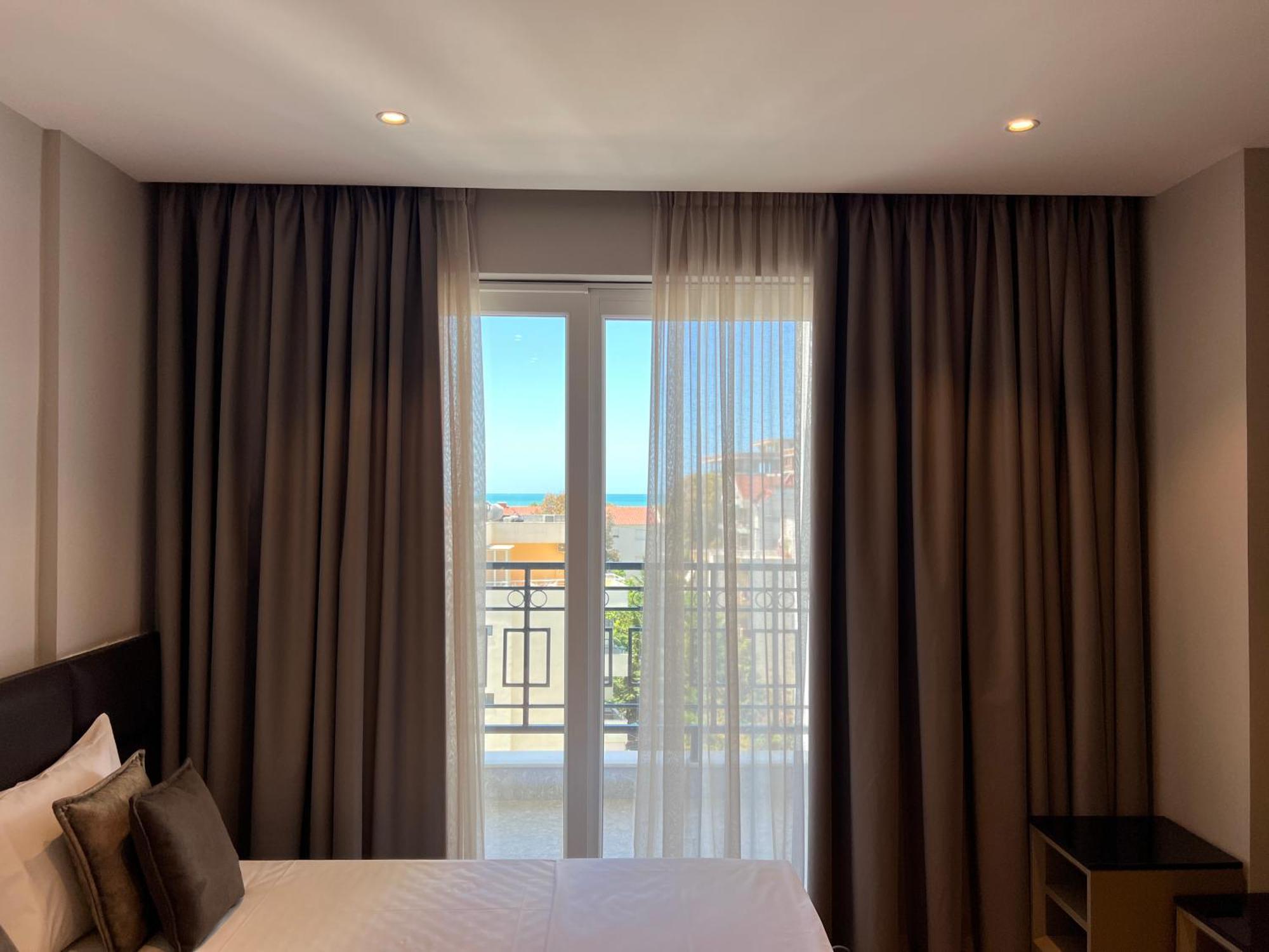 Coastline Luxury Apart Hotel Golem  Exterior foto